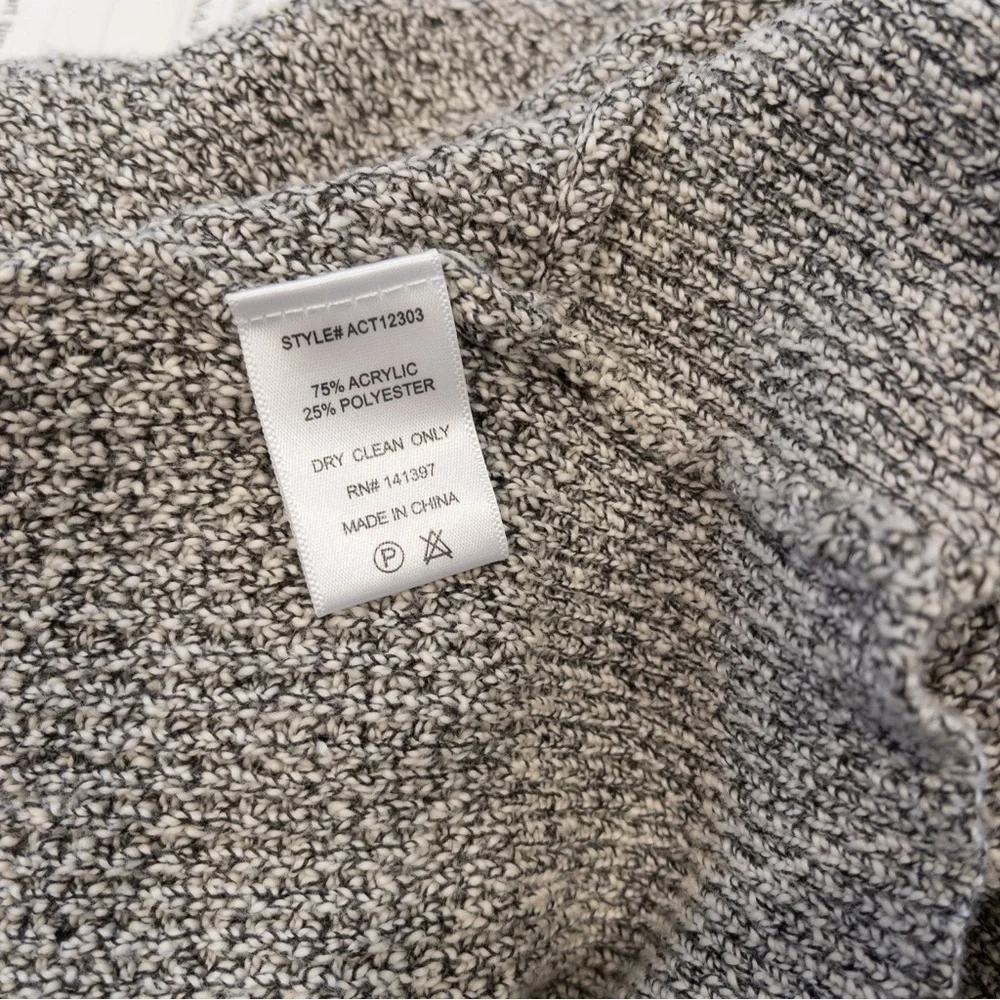 ASTR the Label Stephanie Surplice Neck Sweater Women's Size Large Heathered Gray